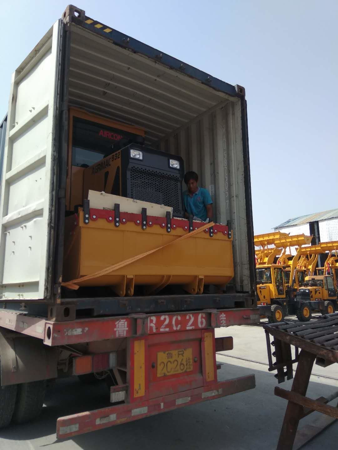último caso de la compañía sobre 5 sistemas MC926 930 36 940 cargadores compactos de la rueda entregados a Indonesia