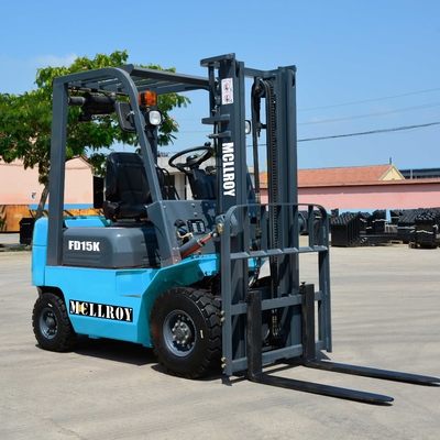 12.3KN Fuerza de tracción Diésel Forklift FD15 con batería de 12V 80Ah